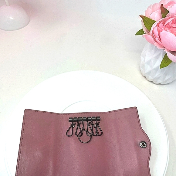 AUTHENTIC BOTTEGA VENETA MAUVE LEATHER KEY HOLDER  EUC - Picture 6 of 6